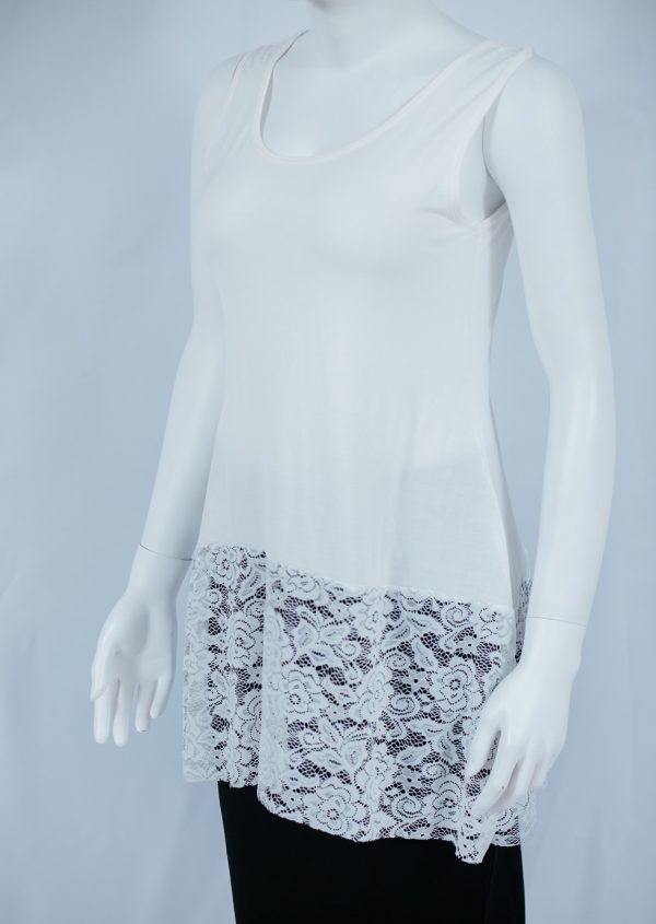 Tank top with lace un the bottom
